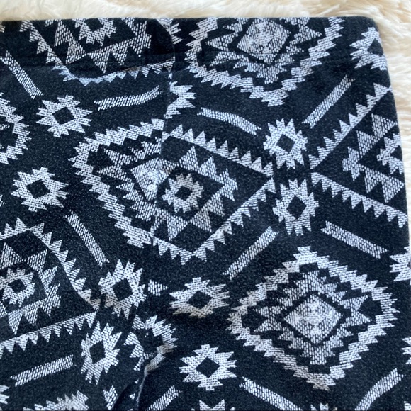 Forever 21 Black and White Geometric Aztec Print Leggings - Picture 4 of 6